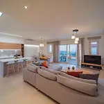 Aloni 3 Bedroom Sea View With Private Pool *